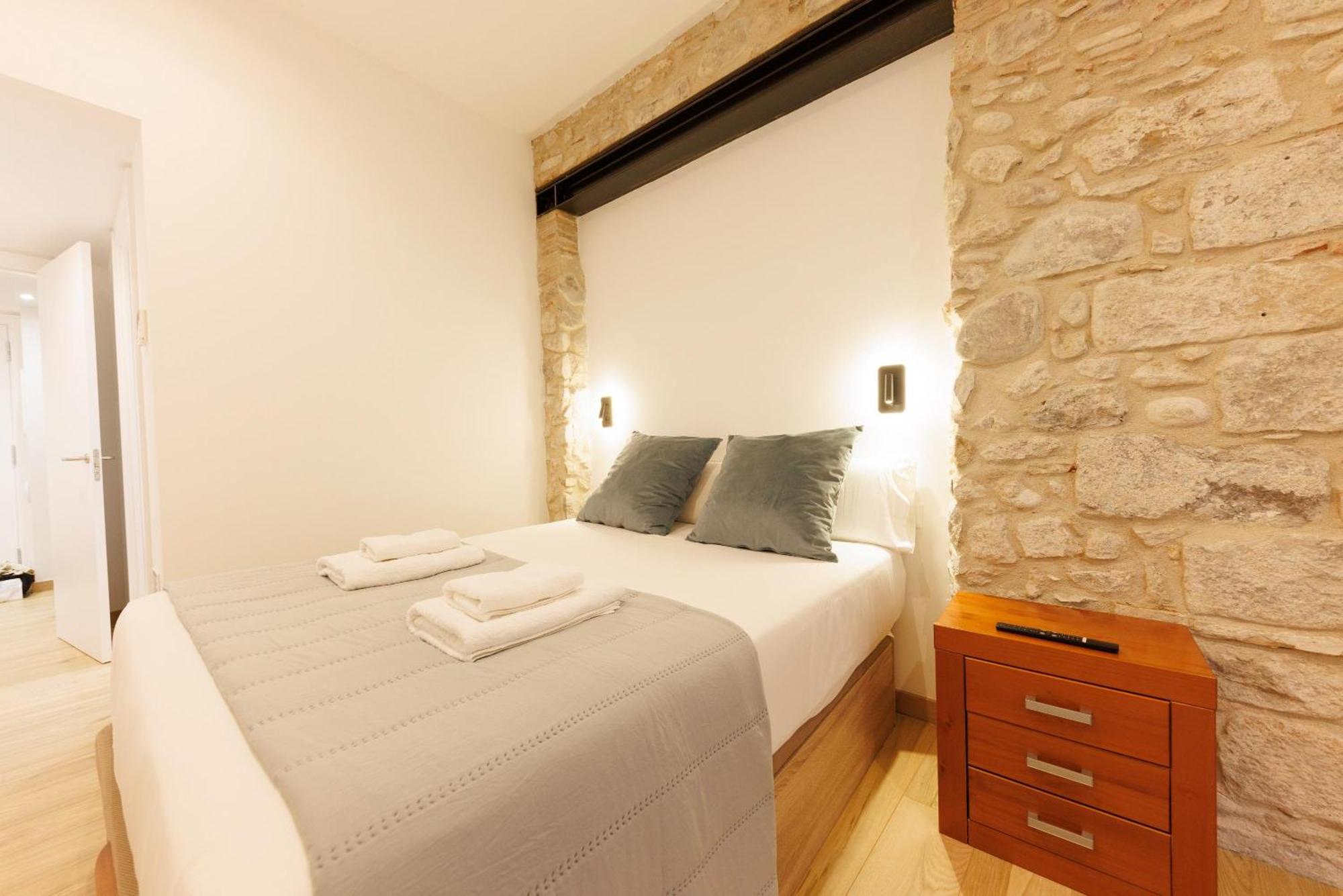 Bravissimo Pont Sant Agusti, Monthly * Gerona